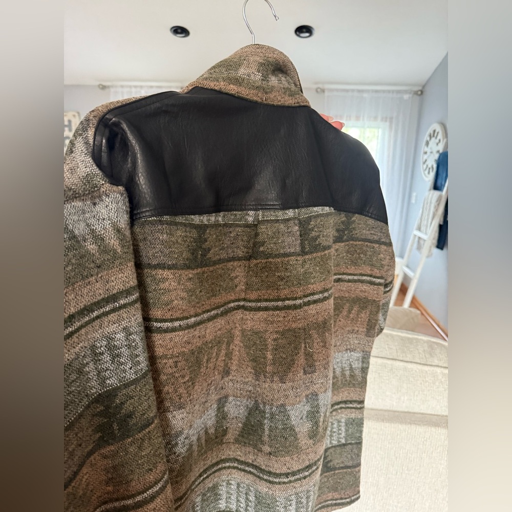 Women's BKE Patterned Jacket - Green and Brown - Picture 7 of 8